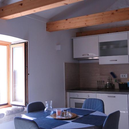 Heritage Apartments Kyra & Fox In Pitve, Hvar Eksteriør billede